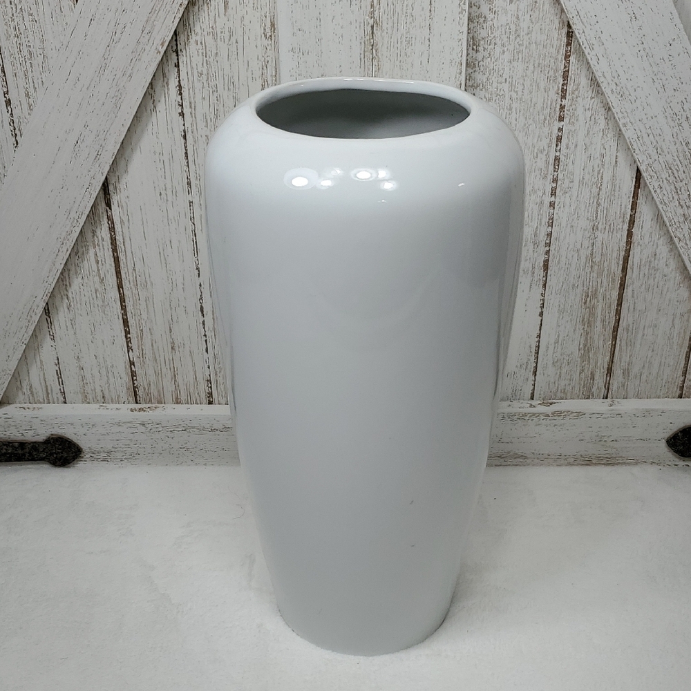 White Ceramic Vase Flowers